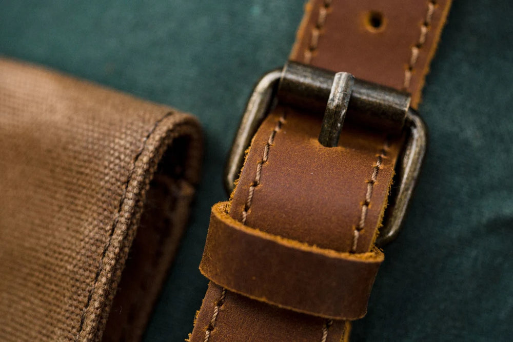 Cierre artesanal en cuero genuino